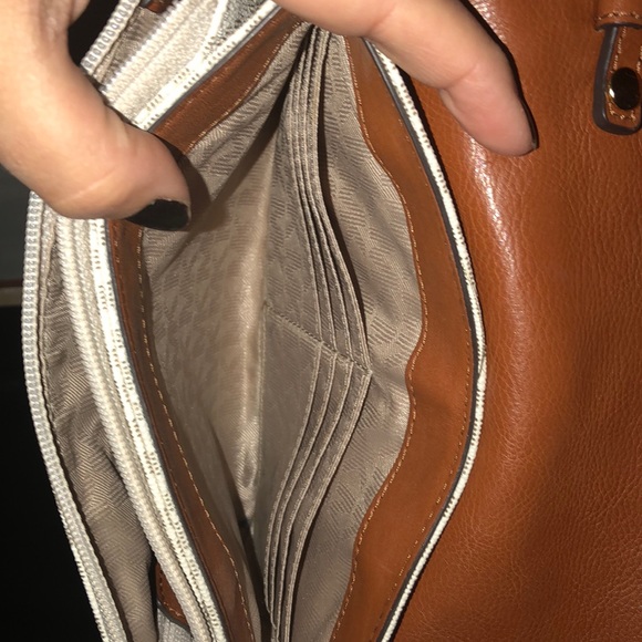 Michael Kors cross body purse - Picture 7 of 8